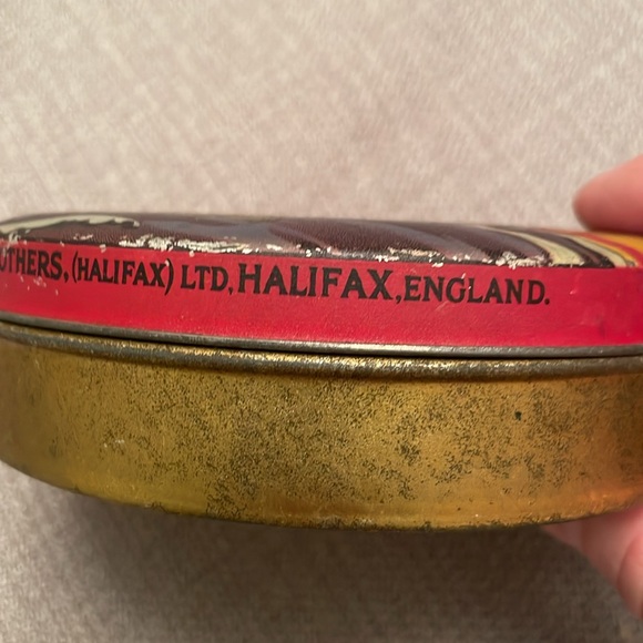 Vintage Collectors Tin Riley’s Variety TOFFEE Halifax, England 5” Round - Picture 11 of 12